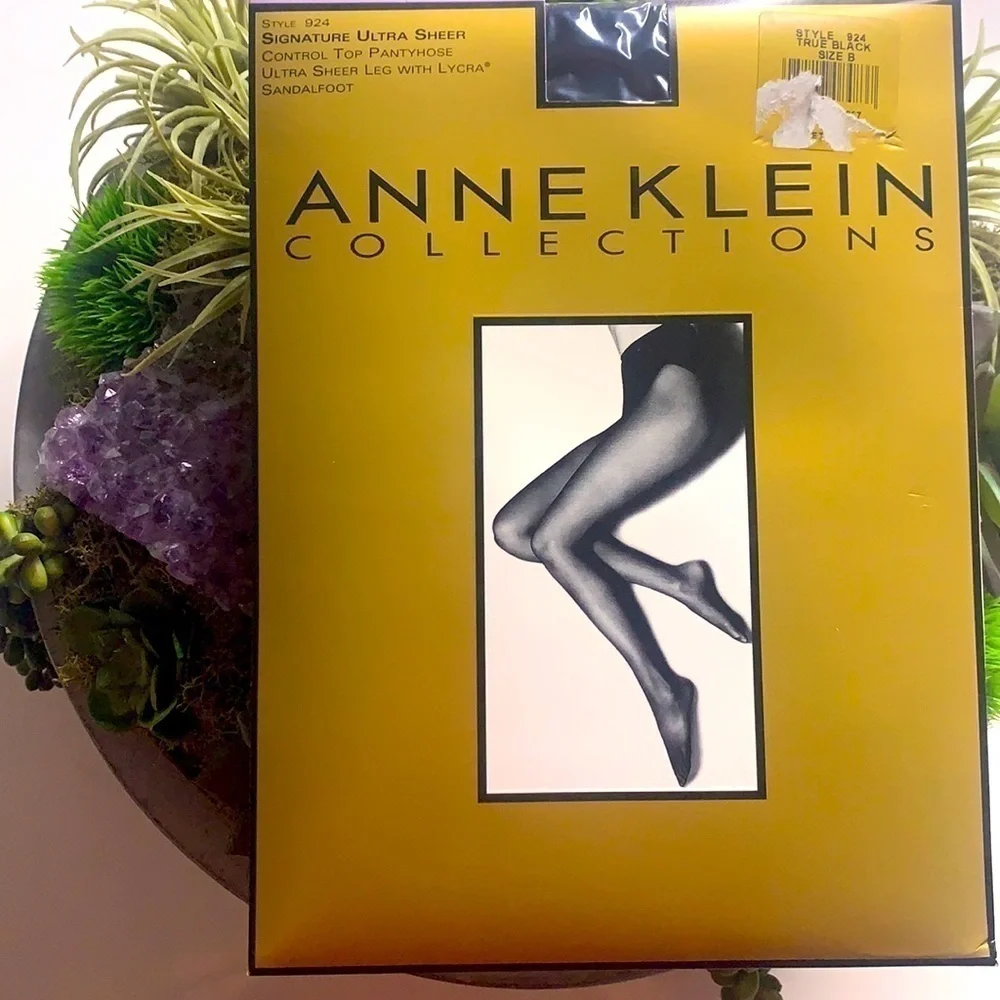 New with tags Anne Klein style 924 signature Ultra sheer control top pantyhose